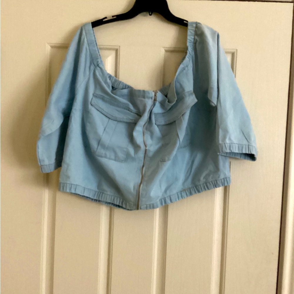 Dropped shoulder Denim cropped top with zipper in front